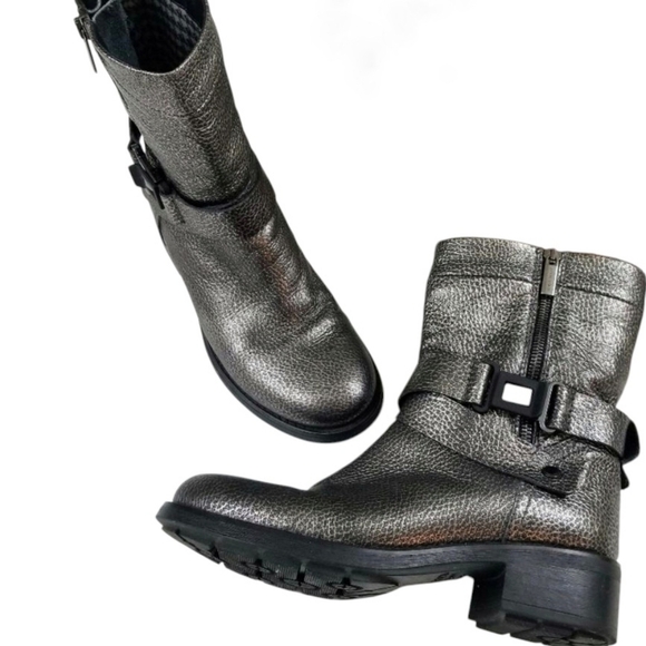Aquatalia Shoes - Aquatalia silver pewter leather moto zipper booties women's size 7 made in Italy
